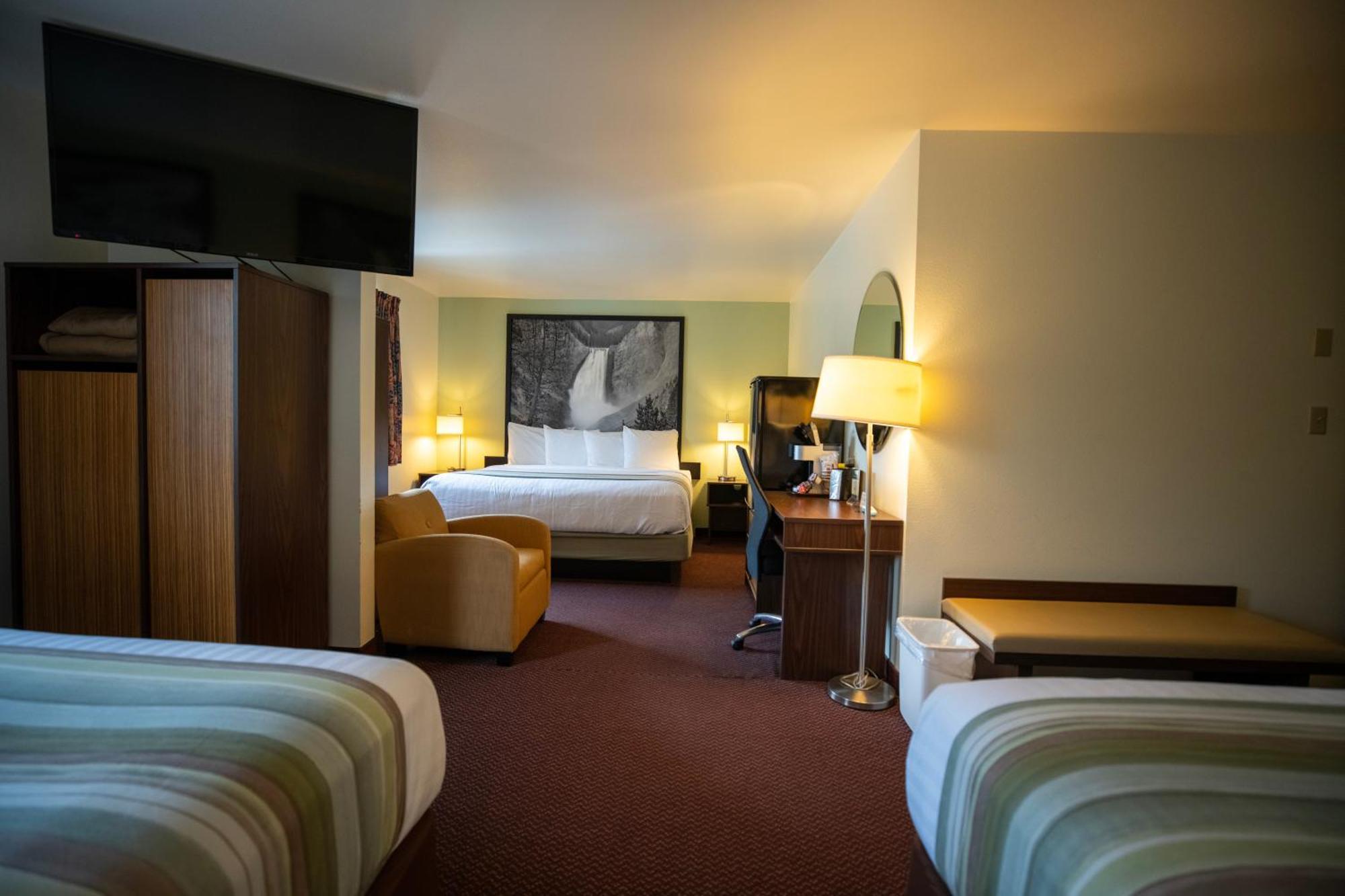 Mountain Vista Hotel Уест Йелоустоун Екстериор снимка