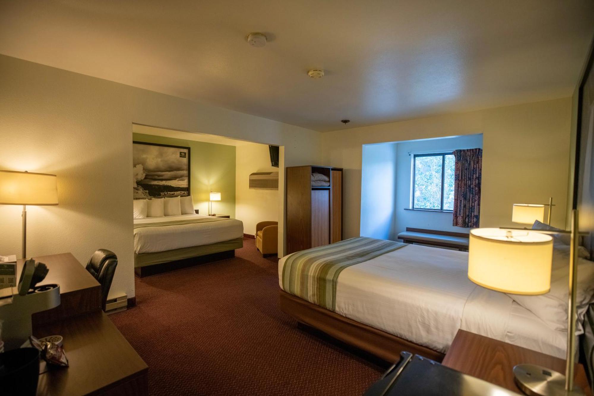 Mountain Vista Hotel Уест Йелоустоун Екстериор снимка