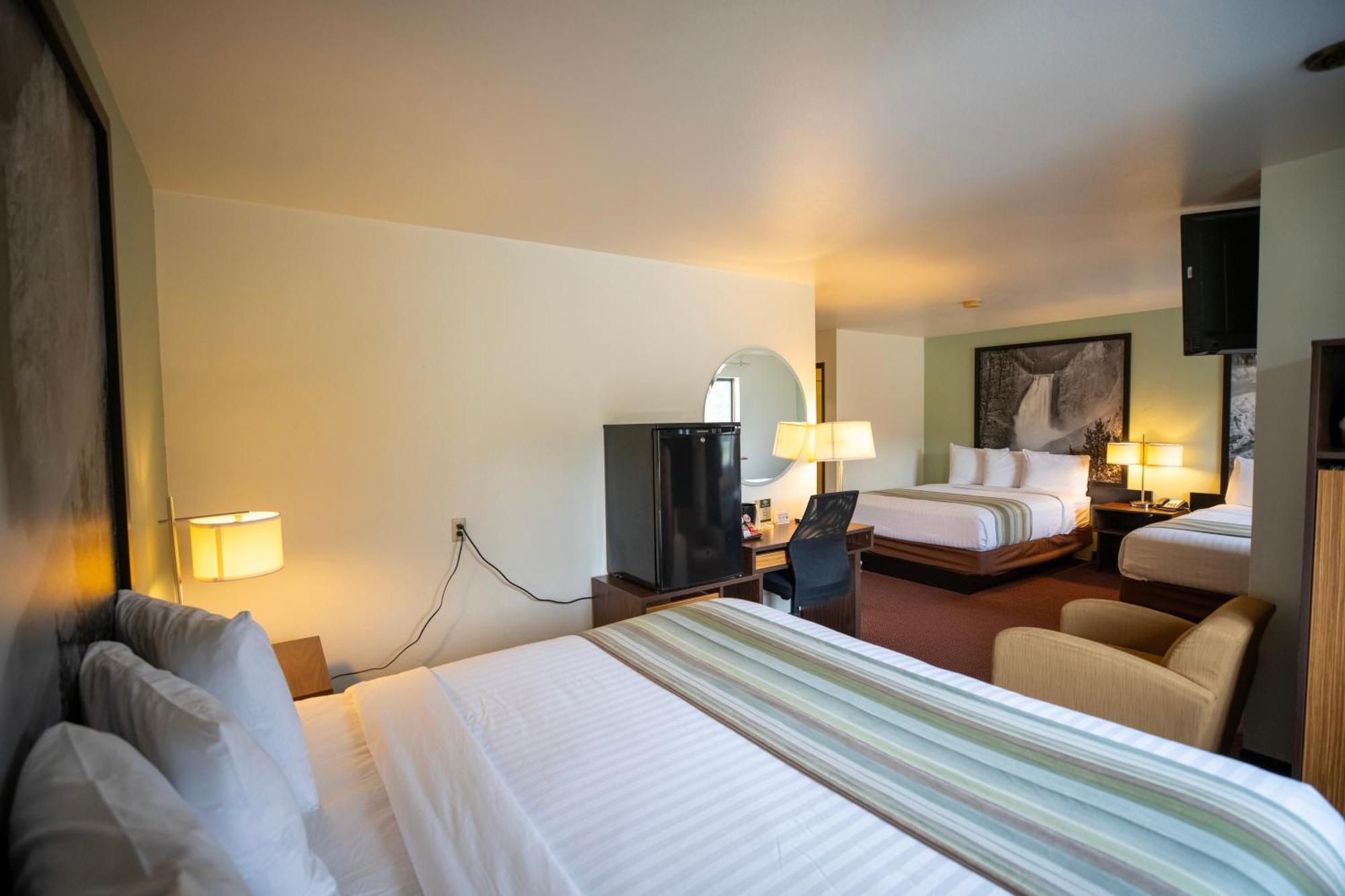 Mountain Vista Hotel Уест Йелоустоун Екстериор снимка