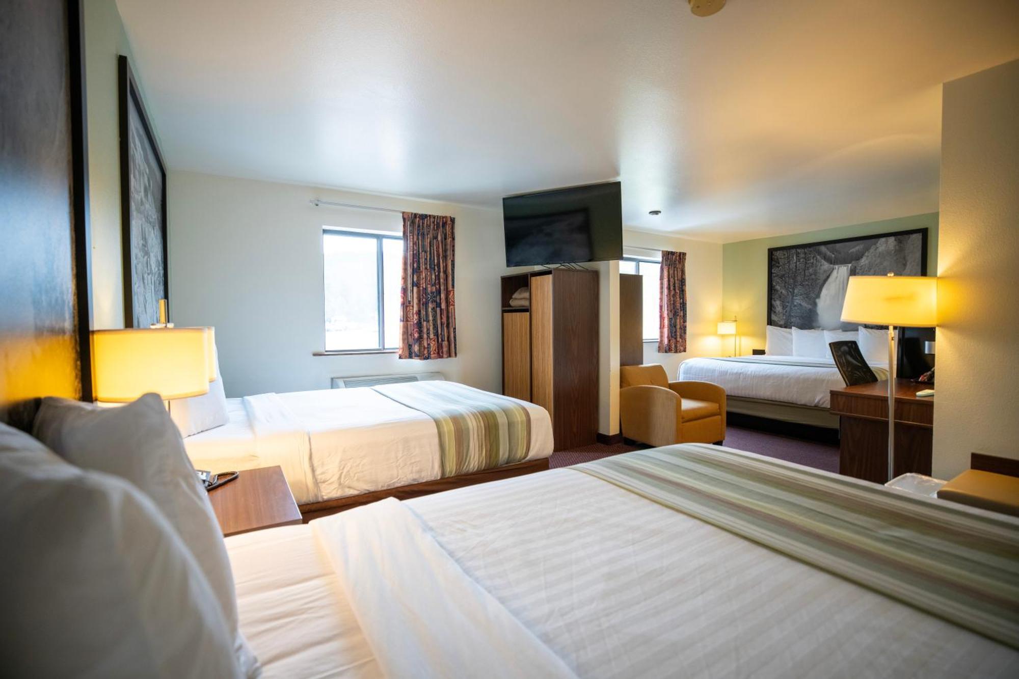 Mountain Vista Hotel Уест Йелоустоун Екстериор снимка