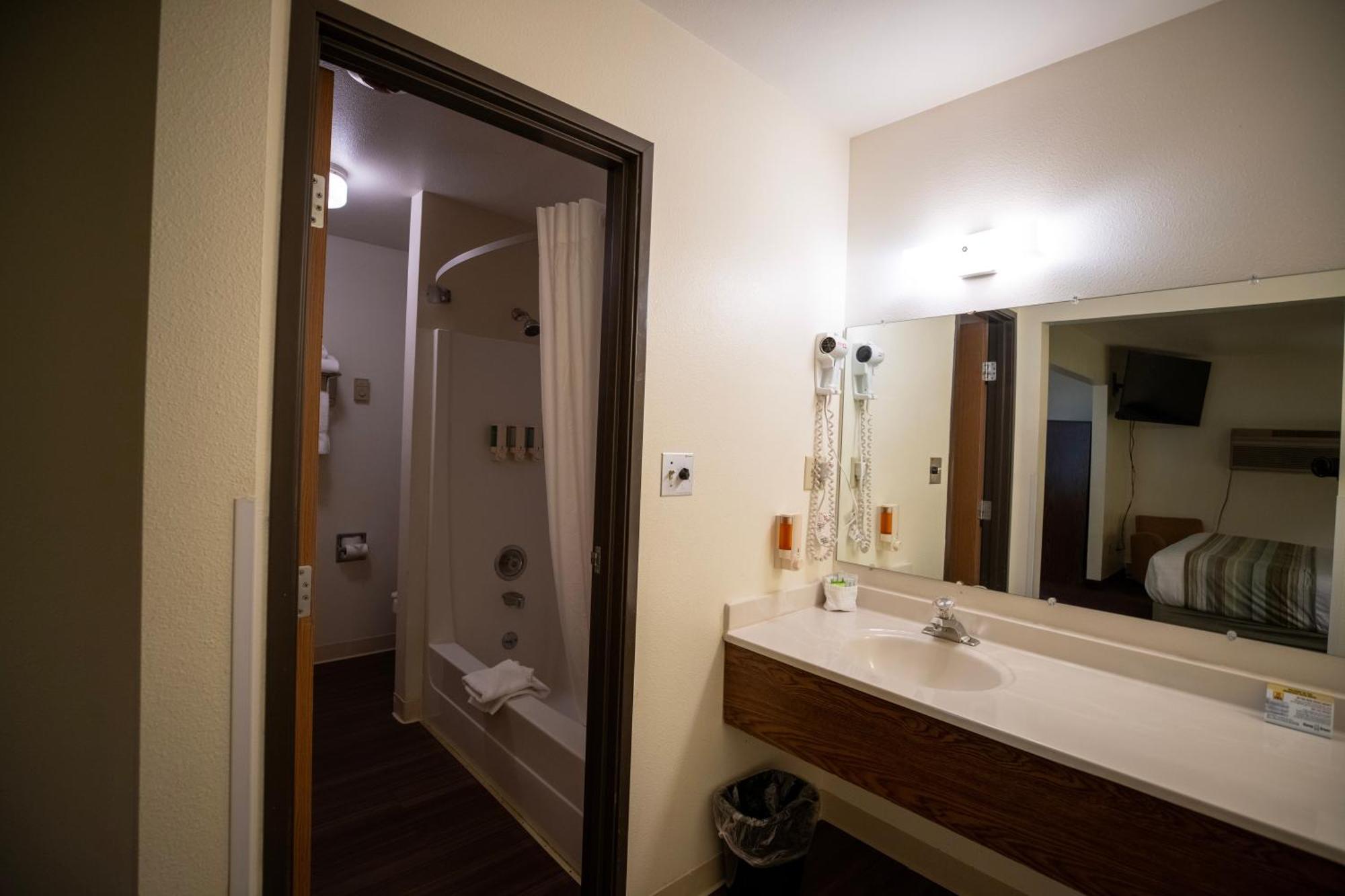 Mountain Vista Hotel Уест Йелоустоун Екстериор снимка