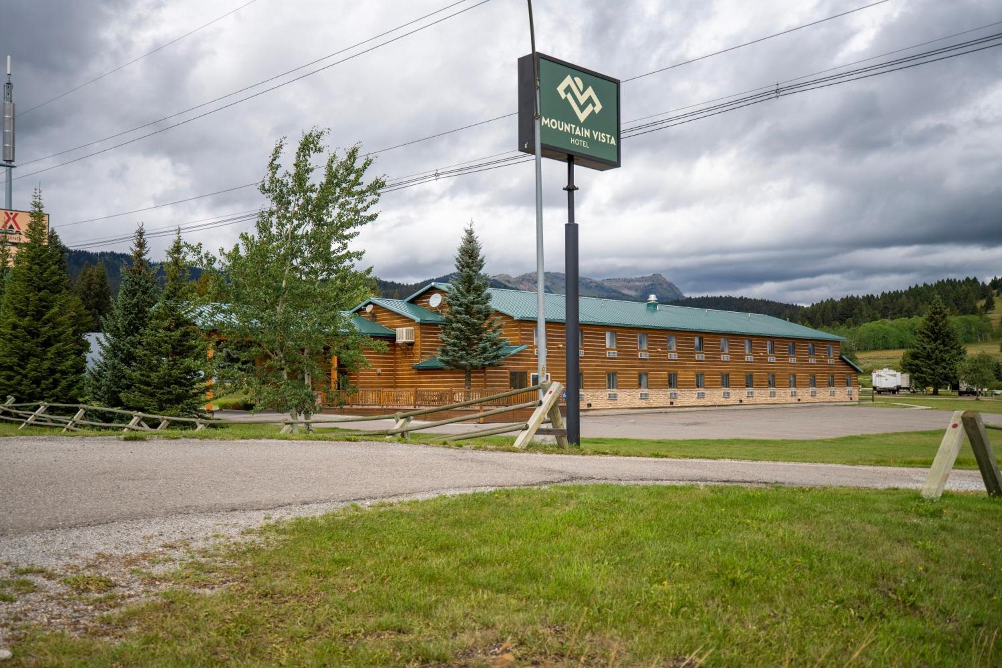 Mountain Vista Hotel Уест Йелоустоун Екстериор снимка