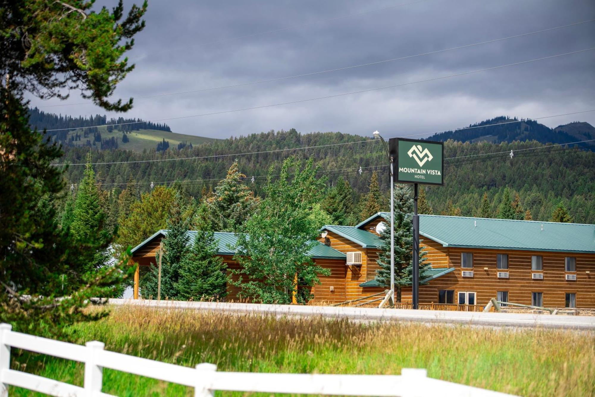 Mountain Vista Hotel Уест Йелоустоун Екстериор снимка