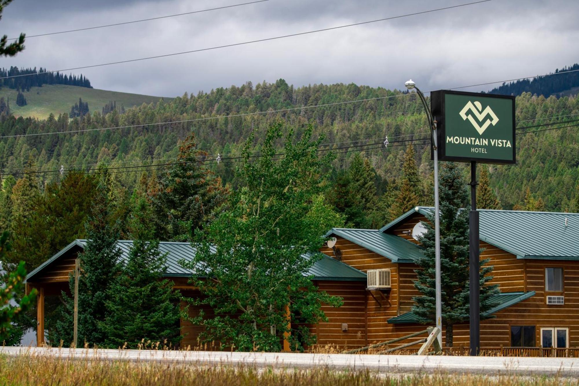 Mountain Vista Hotel Уест Йелоустоун Екстериор снимка