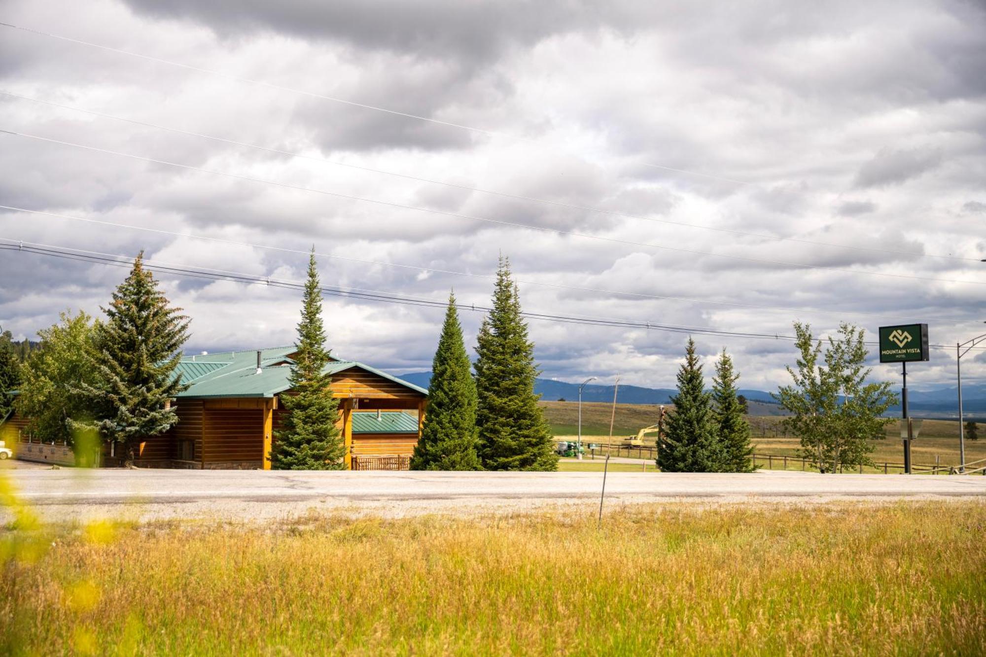 Mountain Vista Hotel Уест Йелоустоун Екстериор снимка
