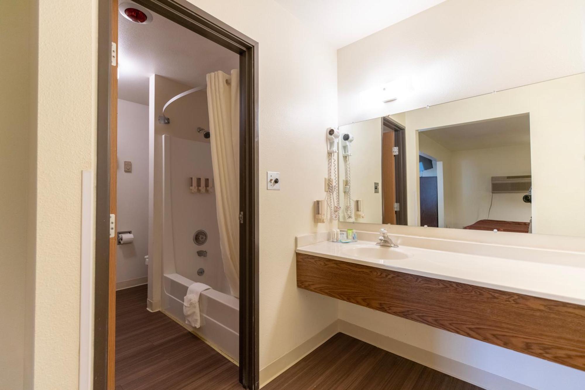 Mountain Vista Hotel Уест Йелоустоун Стая снимка